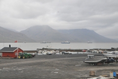 Longyearbyen stretches along the foot of the left bank of the Longyear Valley and on the shore of Adventfjorden, the short estuary leading into Isfjorden on the west coast of Spitsbergen, the island's broadest inlet.