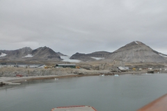 The company town is owned and operated by Kings Bay, which provides facilities for permanent research activities by 19 institutions from 11 countries.