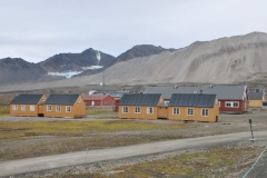 Ny-Ålesund has an all-year permanent population of 30 to 35, with the summer population reaching 114