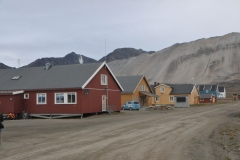 From the end of the 1960s, scientific research has been the main activity in Ny-Ålesund. At present time however, it is a research station with scientists from over 10 different countries which only has around 40 residents living there throughout the whole year. But in the summertime the population count can on occasion rise to around 150 people.