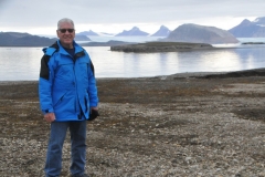 Biologists do research on the tundra and the birds that use it, and as such it's important to disturb the vegetation or wildlife as little as possible. In addition, there are many research installations placed in and around the settlement, so to be sure that one isn't ruining research findings one should stick to the roads.