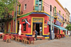 A corner pizza cafe in La Boca