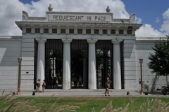 The entrance to (and exit from) the cemetery is through neo-classical gates with tall columns. Most people explore the grounds on their own,