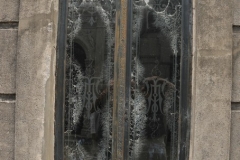 Most sites are well-maintained although some aren't (and these likely will soon be occupied by different tenants). See the cob webs from decades just hanging in the doorway.