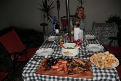 You can see the feast that Juan Pablo has prepared along with his wife Maia, daughter Athena and good friends.