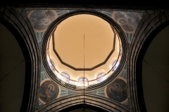 Looking up into the copula almost over the alter in the Cathedral.