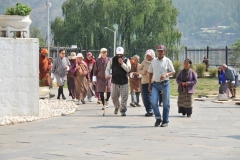 The worshippers walk in circles in prayer