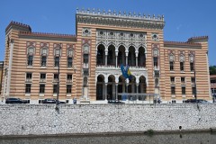 The City Hall is a monument to the multiculturalism of Bosnia. Built between 1892 and 1894, the pseudo-Moorish building honored the Muslim background of this Austro-Hungarian territory. In 1992 the building was bombed and almost destroyed. After numerous starts in 1996, 1999, 2003 the building was reopened. in 2014 