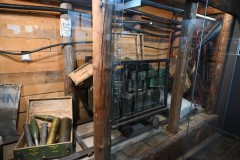 There were two major problems with the tunnel. The first was flooding by underground waters which could rise to levels waist deep. The second was air quality. The tunnel had no ventilation and consequently everyone entering the tunnel was forced to wear a mask, The workers were paid with one packet of cigarettes per day, an item that was in high demand and a prized bartering possession.