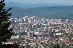 The old city is situated on three hills, Tsarevets, Trapezitsa and Sveta Gora raising amidst the meanders of the Yantra. Tsarevets housed the palaces of the Bulgarian Emperors and the Patriarchate, as well as a number of administrative and residential edifices surrounded by thick walls. Trapezitsa was known for its many churches and as the main residence of the nobility. In the Middle Ages it was among the main European centres of culture and gave its name to the Tarnovo Artistic School of architecture, painting and literature.