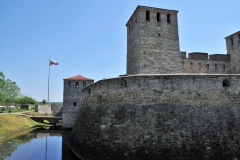 It consists of two concentric curtain walls and about nine towers of which three are preserved to their full medieval height, including the original battlements, and is said to be the only entirely preserved medieval castle in the country.