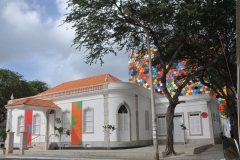 Many colonial buildings from the 19th and early 20th century have been preserved in the city center.