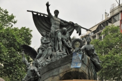 This large statue is a statue of Germans arriving in Chile.  Germans were among the first wave of European immigrants influencing Chilean culture and cuisine. Germany became one of Chile's largest trading partners.  Among the items represented are young men with out stretched arms (Chile's Progress), the Roman god Mercury steering the boat over the Andes, Roman goddess of victory with a wreath for the victory of freedom.
