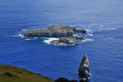 The furthest island is Motu Nui, where the birdman would swim to find the first Manutara egg of the season. The smaller island is Motu lti and the pointed  island is Motu Kau Kau.