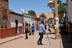 The town lies at an average of 7,000 feet. It has dirt streets today. The population today is around 6,000.