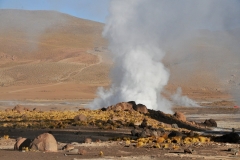 El Tatio itself is a geothermal field with many geysers, hot springs, and associated sinter deposits. These hot springs eventually form the Rio Salado, a major tributary of the Rio Loa river, and a major source of arsenic pollution in the river. The vents are sites of populations of extremophile microorganisms and have been studied as analogs for the early Earth and possible past life on Mars.