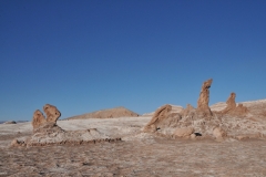 The Rainbow Valley is an other worldly landscape of rock formations sculpted by centuries of wind.