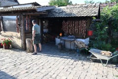 Early the next morning when the sun came up so did we get up and checking everything out at our farm hosted location. 