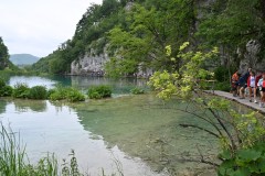 We were lucky to have arrived around 9 a.m. with few people in the park. Later as we were leaving  the lines everywhere up and down and all around the lower and upper areas.were very crowded. 