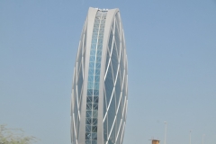 23 stories and has a 372 foot diameter at mid building. Widest point is 102 feet wide and tapers to the edges. Narrows to 75 feet at the narrowest point.