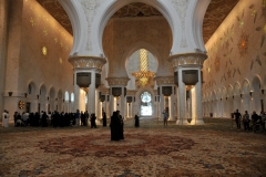 Carpet in the main prayer hall is the largest carpet in the world. It was produced by Iran's Carpet Company.