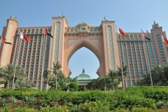 Atlantis Hotel Dubai - 1539 Hotel rooms set on Palm Jumeirah Island built on reclaimed sand from the ocean floor. Hotel has its own underwater aquarium.
