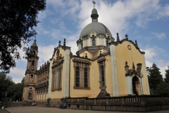 The cathedral’s exterior, with its large copper dome, spindly pinnacles, numerous statues and flamboyant mixture of international styles, provides an interesting and sometimes poignant glimpse into many episodes of Ethiopia’s history.