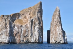 Dinghy to Kicker Rock