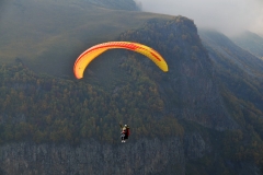 Most everyone had gone back to the bus when all of a sudden I was treated to tandem Para gliders catching the up drafts of the mountain right in front of me literally at an observation point. .
