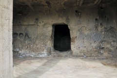 The majority of the caves are devoid of any decorations, although some of the larger structures have coffered tunnel-vaulted ceilings, with the stone carved in imitation of logs. Some of the larger structures also have niches in the back or sides, which may have been used for ceremonial purposes.