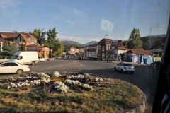 It is a small city with a population of about 50,000 and the capital of Samtskhe-Javakheti.