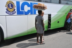 Next to our bus we found a lady selling snacks, all on her head balanced.