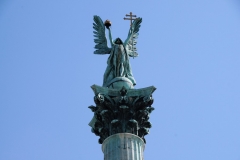 The Millennium Monument in the middle of the square was erected to commemorate the 1000-year-old history of the Magyars. Archangel Gabriel stands on top of the center pillar, holding the holy crown and the double cross of Christianity