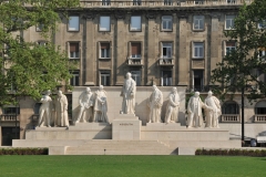 This central figure is Lajos Kossuth, one of Hungary’s most revered statesmen, who devoted his life to fight for the Magyars’ independence during the era when the country was ruled by Austrian powers, leading the ill-fated 1848 Revolution –