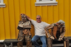 My two newest friends that I just met after lunch...Woody and Splinter.  Amazing all made  out of pieces of wood.