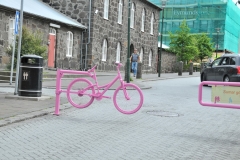 Great way to say pedistrian and bikes only