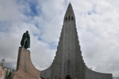 This heroic-looking man is Leifur Eirícsson – the first known European to have discovered the continent of North America. According to Icelandic Sagas, he arrived in Vinland (now Newfoundland in Canada) around 1000 and established a Norse settlement in the new land