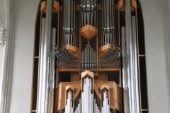 The church’s interior is impressive too, although it hardly rivals the unique exterior. The most notable feature of the interior is probably the 50 ft tall Klais organ, which is the largest musical instrument in Iceland. It consists of 5275 pipes and weighs 50,000 pounds.