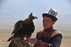 A small cap is placed on the head of the Eagle so as it cannot see where it is and its surroundings at the moment.
