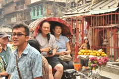 Karl and Eugenia are ready to rock and roll in a rickshaw