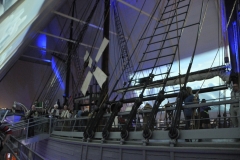 With such a ship he could drift with and thereby prove the theory of the current, and at the same time hopefully drift over or very near to the North Pole. A windmill was included on board, which ran a generator to provide electric power for lighting by electric arc lamps. A triple expansion steam engine of 220 hp gave a speed of 6-7 nm/hour in calm seas.