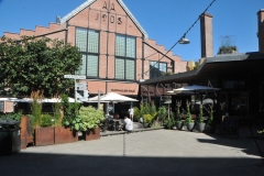 Exterior seating and one of several entrances. Several of the stores and eateries in Mathallen have their own seating areas, but it's also possible to buy food from different places and eat it in a food court area right in the middle of the hall. Perfect if you'd like to eat different things!
