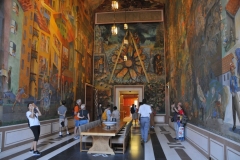 Oslo City Hall features epic murals by renowned Norwegian artists whose works depict the country's history.