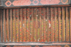 This castle is distinguished by inscriptions and frescoes that adorn its rooms. Built were Castles with Dungeons, passages, rooms and ceilings decorated with fine carvings and paintings.