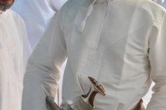 The proper way to wear a Khanjar