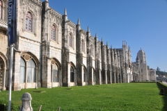Lisbon Cathedral or simply the Sé, is a Roman Catholic cathedral located in Lisbon, Portugal. It looks like a Roman fortress.  The oldest church in the city, it is the seat of the Patriarchate of Lisbon.