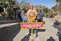 Stradling the center of the world  La mitad del mundo
