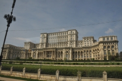 A colossal parliament building known for its ornate interior composed of 23 sections, it houses the Senate, Chamber of Deputies, three museums and an international conference center. The museums hosted inside the Palace are the National Museum of Contemporary Art, the Museum of Communist Totalitarianism and the Museum of the Palace.