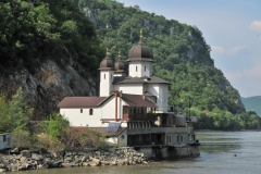 Monastery Mraconia is found on the nicest part of the Danube, at the Cazanele Dunarii, which was a very important place for directing the ships and giving them instructions. There was considerable differences in the level of the Danube, creating thus dangerous circles.