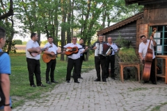 We are met by local musicians with traditonal Serbian music